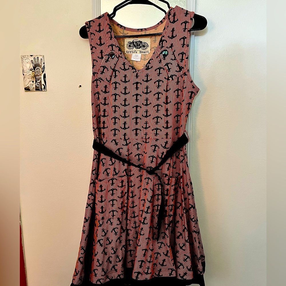 Effie's Heart
SIZE LARGE, EFFIE'S HEART, ​SOLD ON GWYNNIE BEE, FIT & FLARE